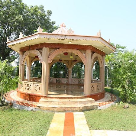 Mann The Palm Retreat Hotel Lucknow Luaran gambar
