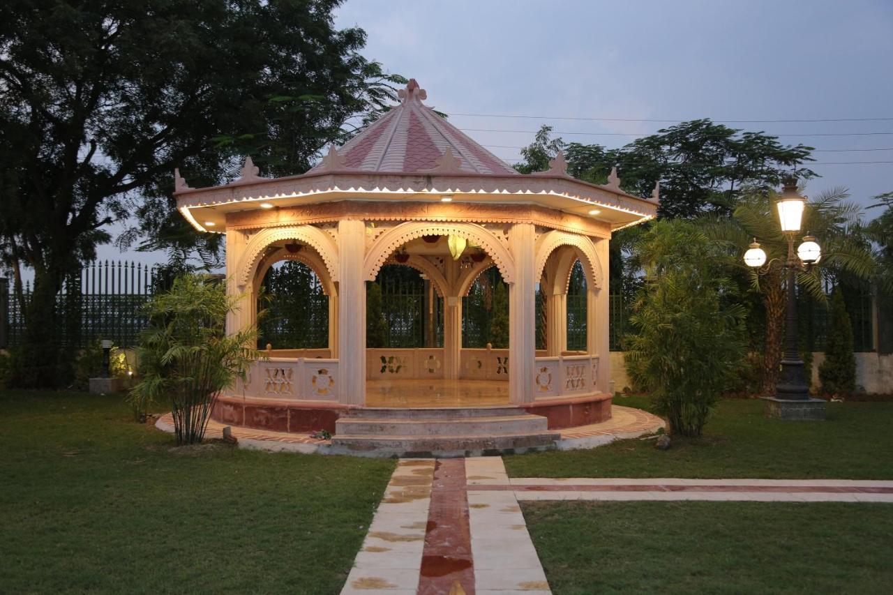 Mann The Palm Retreat Hotel Lucknow Luaran gambar