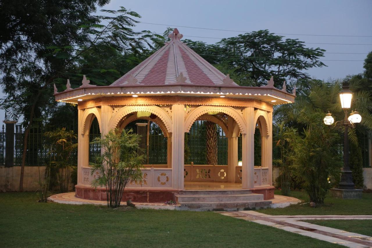 Mann The Palm Retreat Hotel Lucknow Luaran gambar