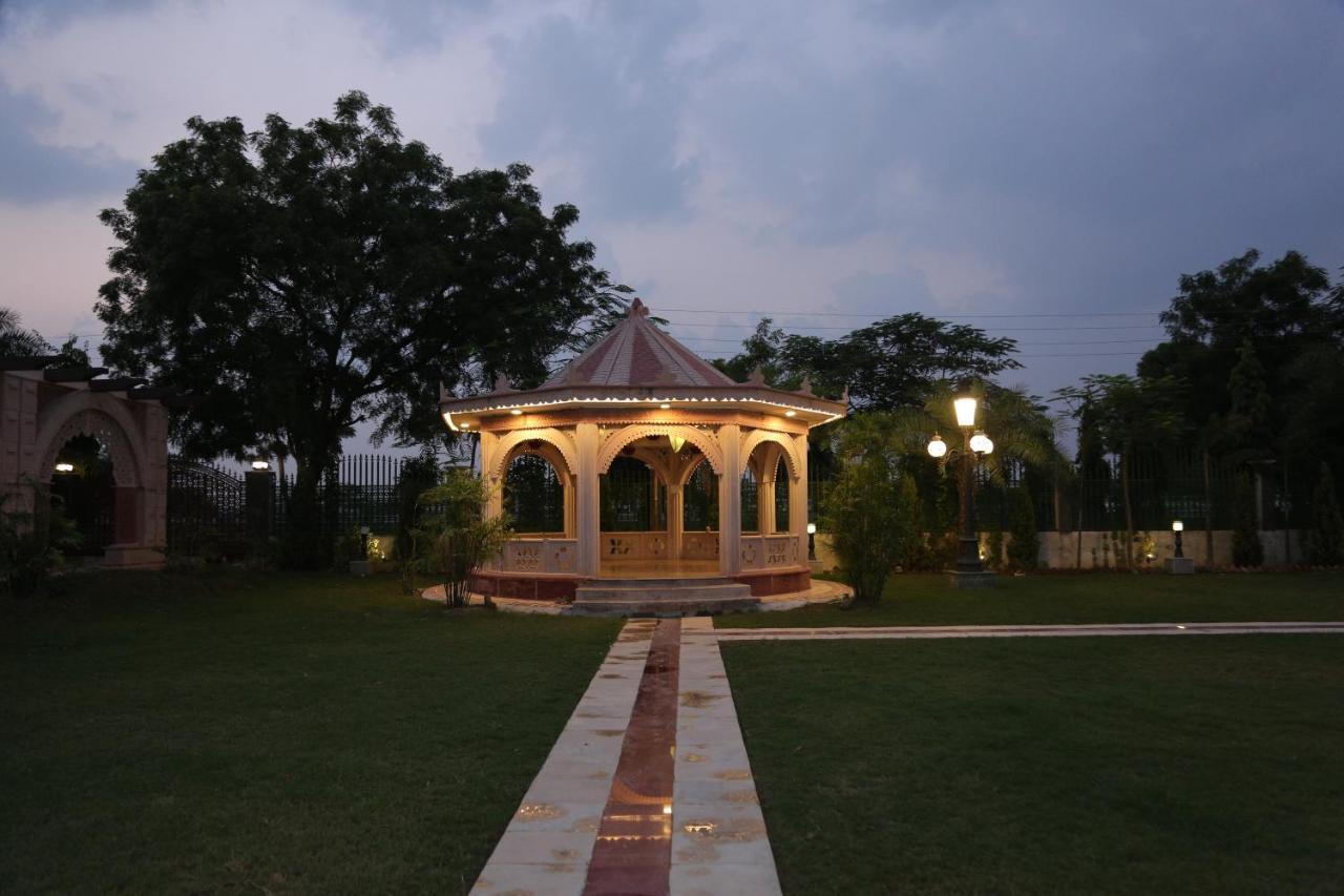 Mann The Palm Retreat Hotel Lucknow Luaran gambar