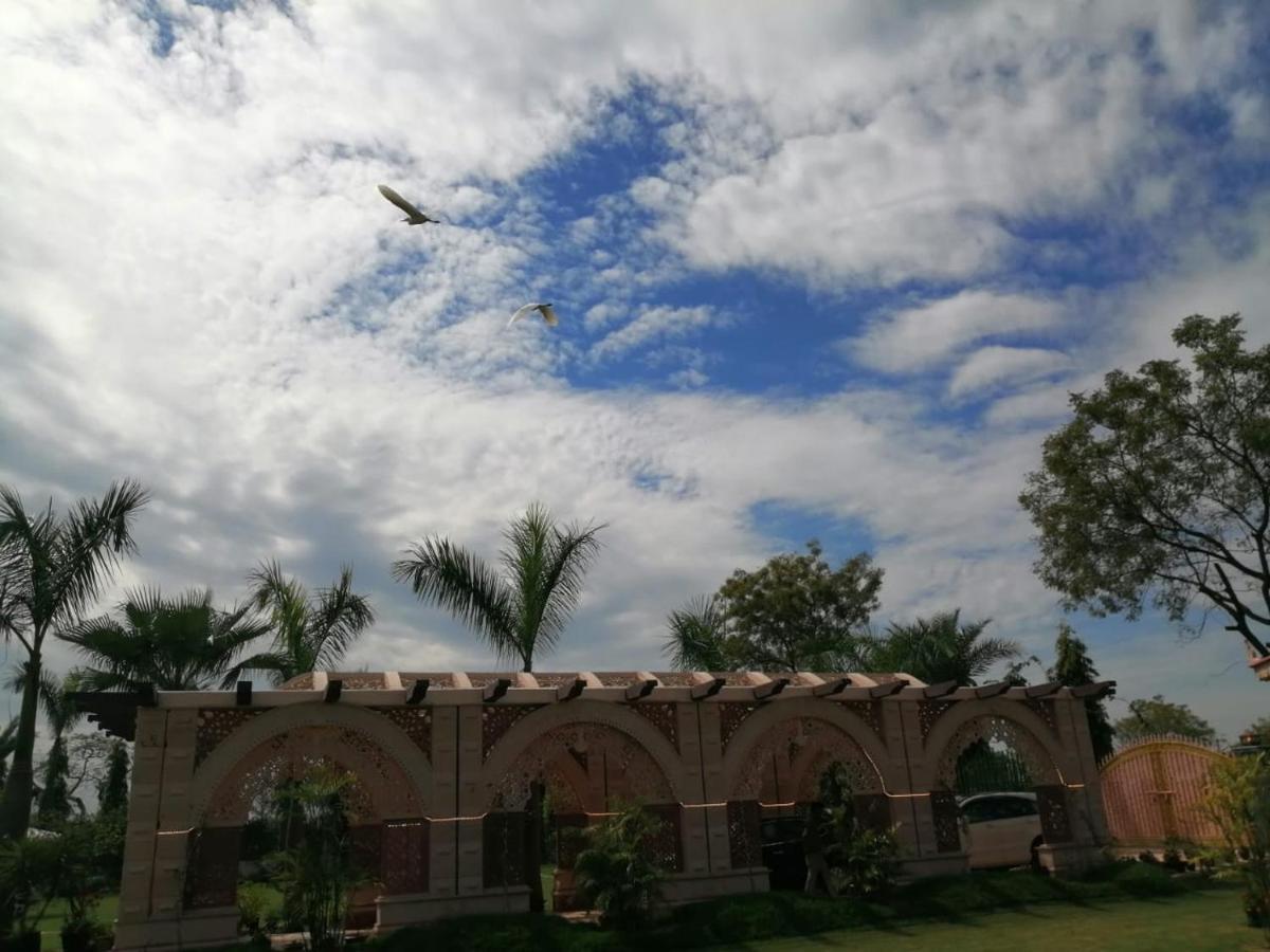 Mann The Palm Retreat Hotel Lucknow Luaran gambar
