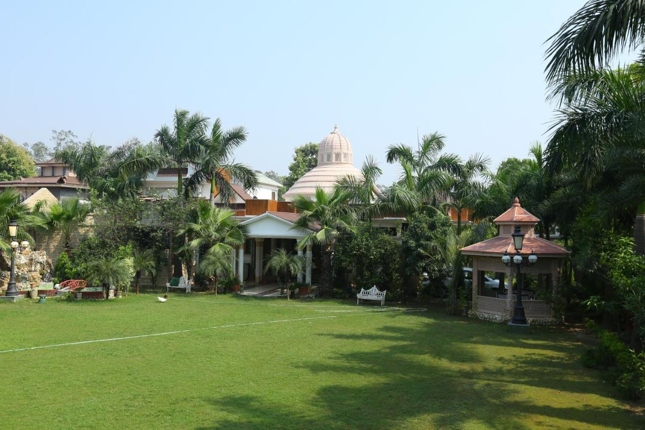 Mann The Palm Retreat Hotel Lucknow Luaran gambar
