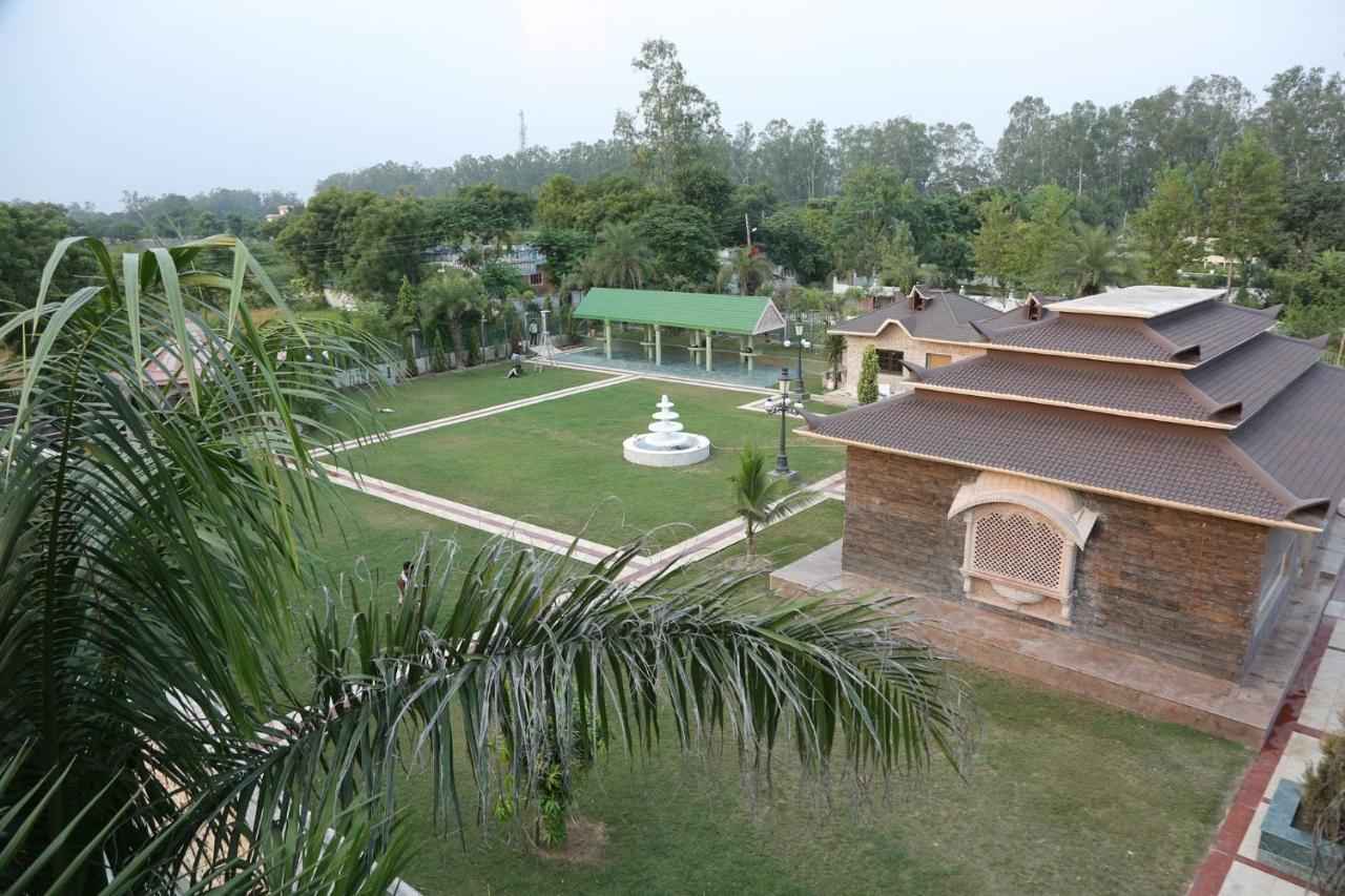 Mann The Palm Retreat Hotel Lucknow Luaran gambar