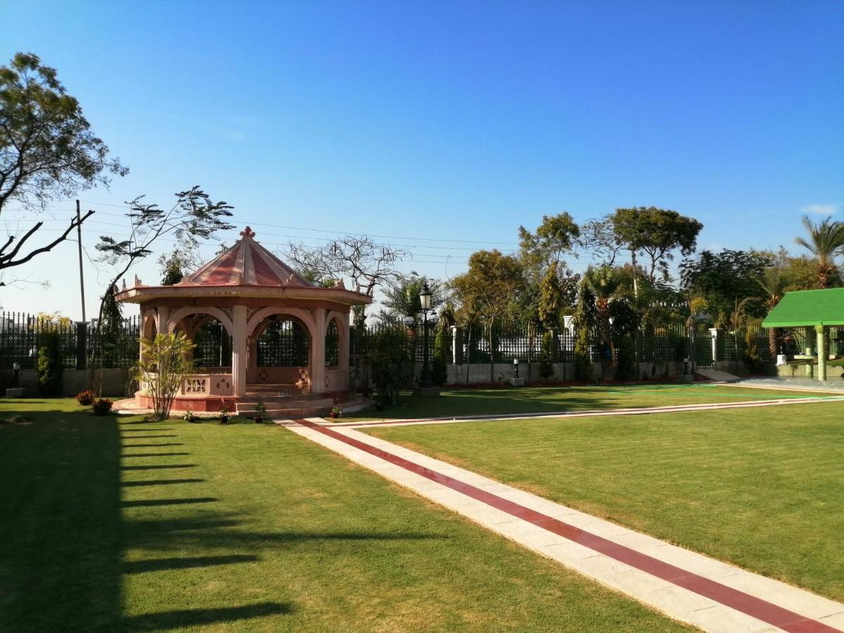 Mann The Palm Retreat Hotel Lucknow Luaran gambar