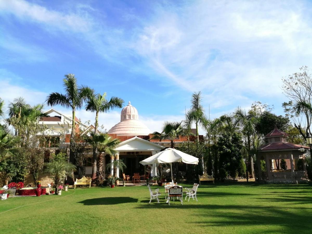 Mann The Palm Retreat Hotel Lucknow Luaran gambar