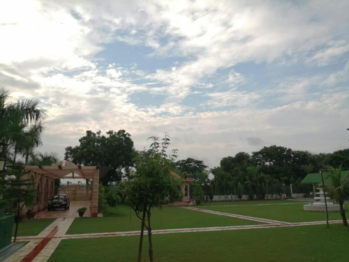 Mann The Palm Retreat Hotel Lucknow Luaran gambar