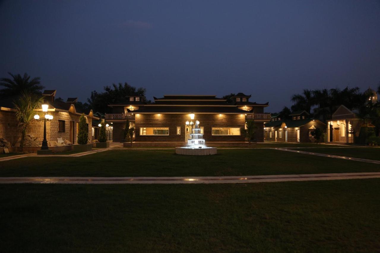 Mann The Palm Retreat Hotel Lucknow Luaran gambar