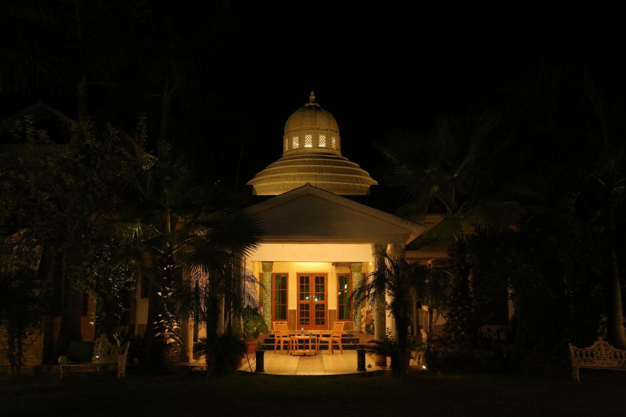 Mann The Palm Retreat Hotel Lucknow Luaran gambar