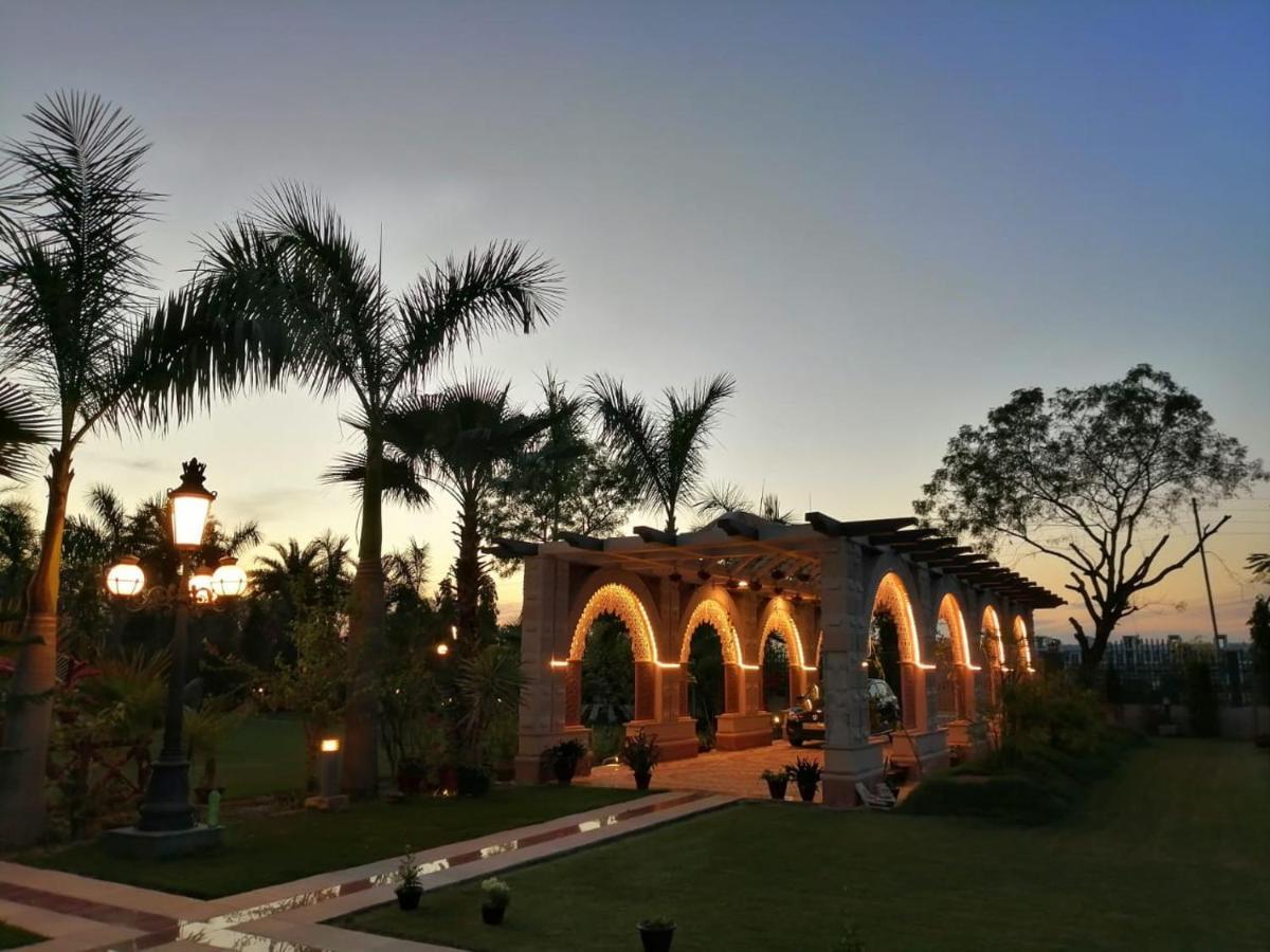 Mann The Palm Retreat Hotel Lucknow Luaran gambar