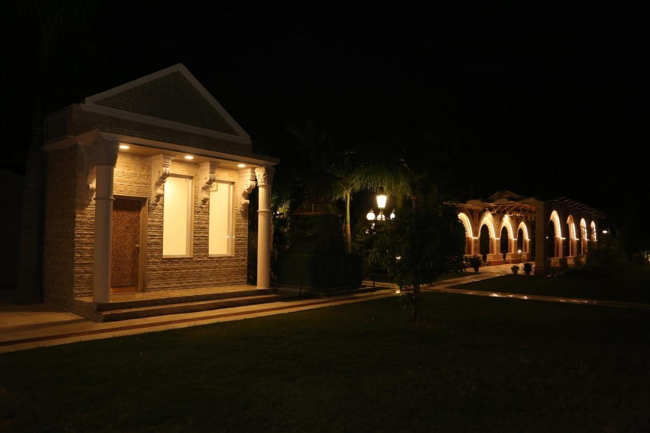 Mann The Palm Retreat Hotel Lucknow Luaran gambar